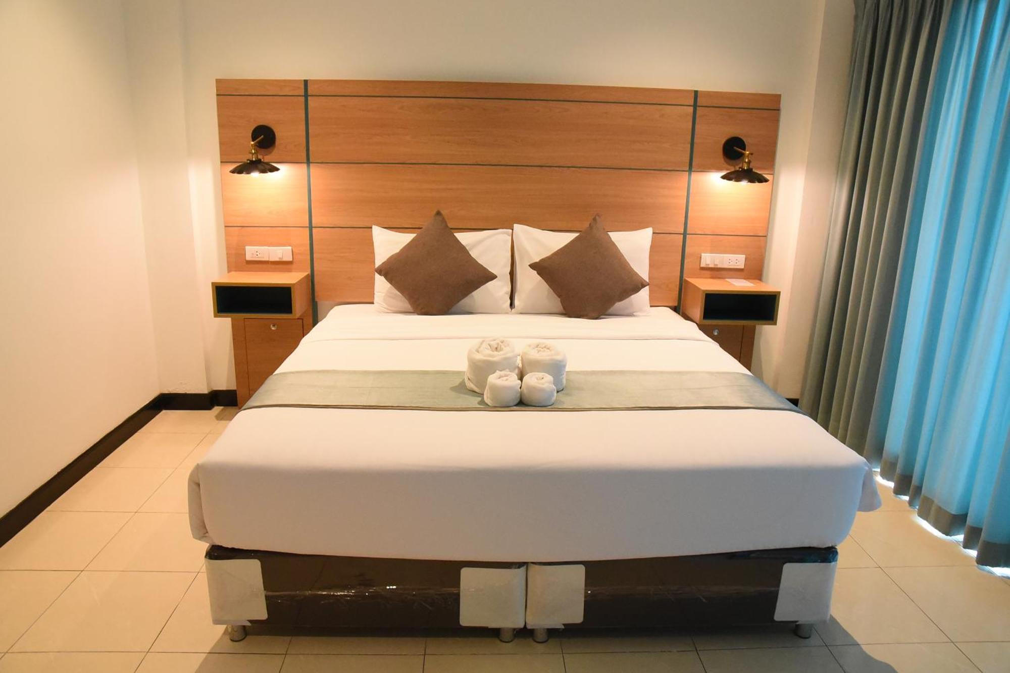 The Base Inn Pattaya Ngoại thất bức ảnh