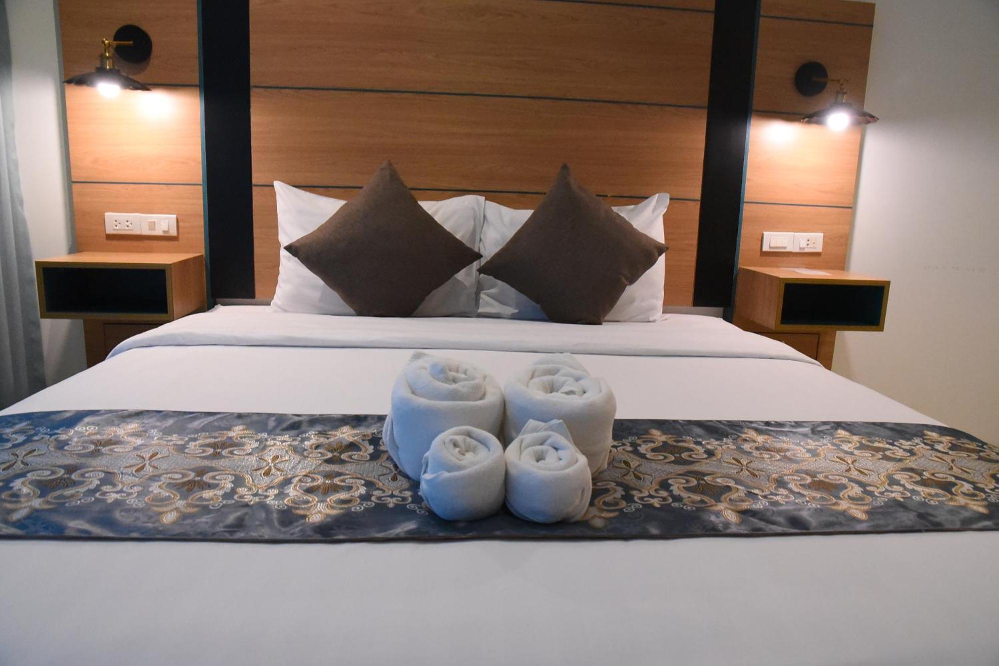 The Base Inn Pattaya Ngoại thất bức ảnh