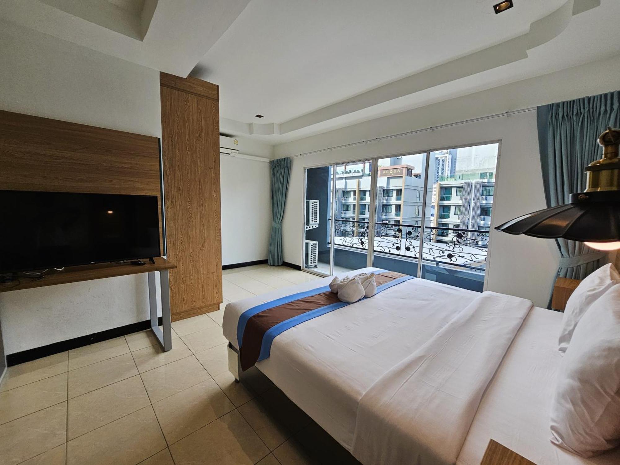The Base Inn Pattaya Ngoại thất bức ảnh