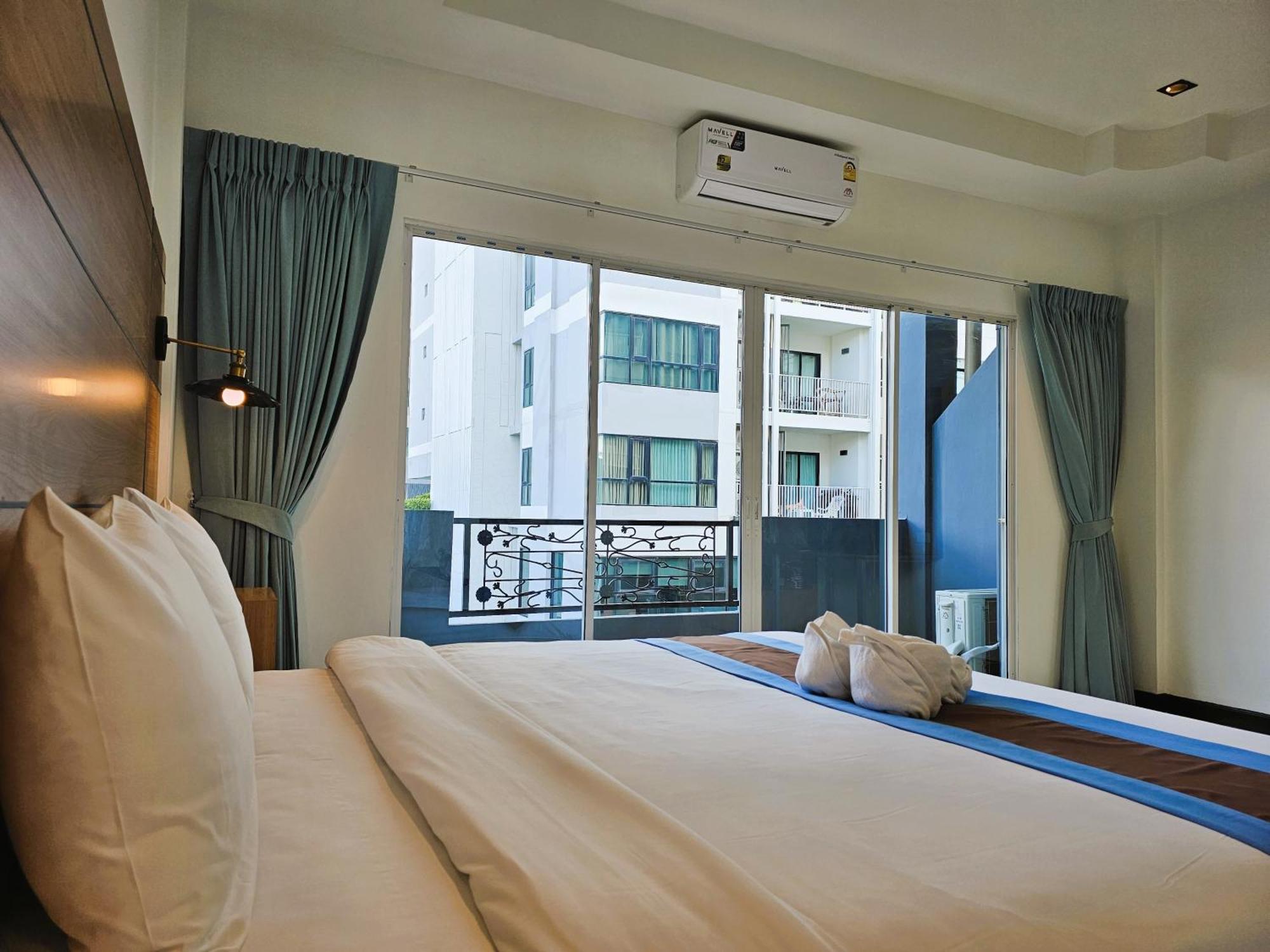 The Base Inn Pattaya Ngoại thất bức ảnh