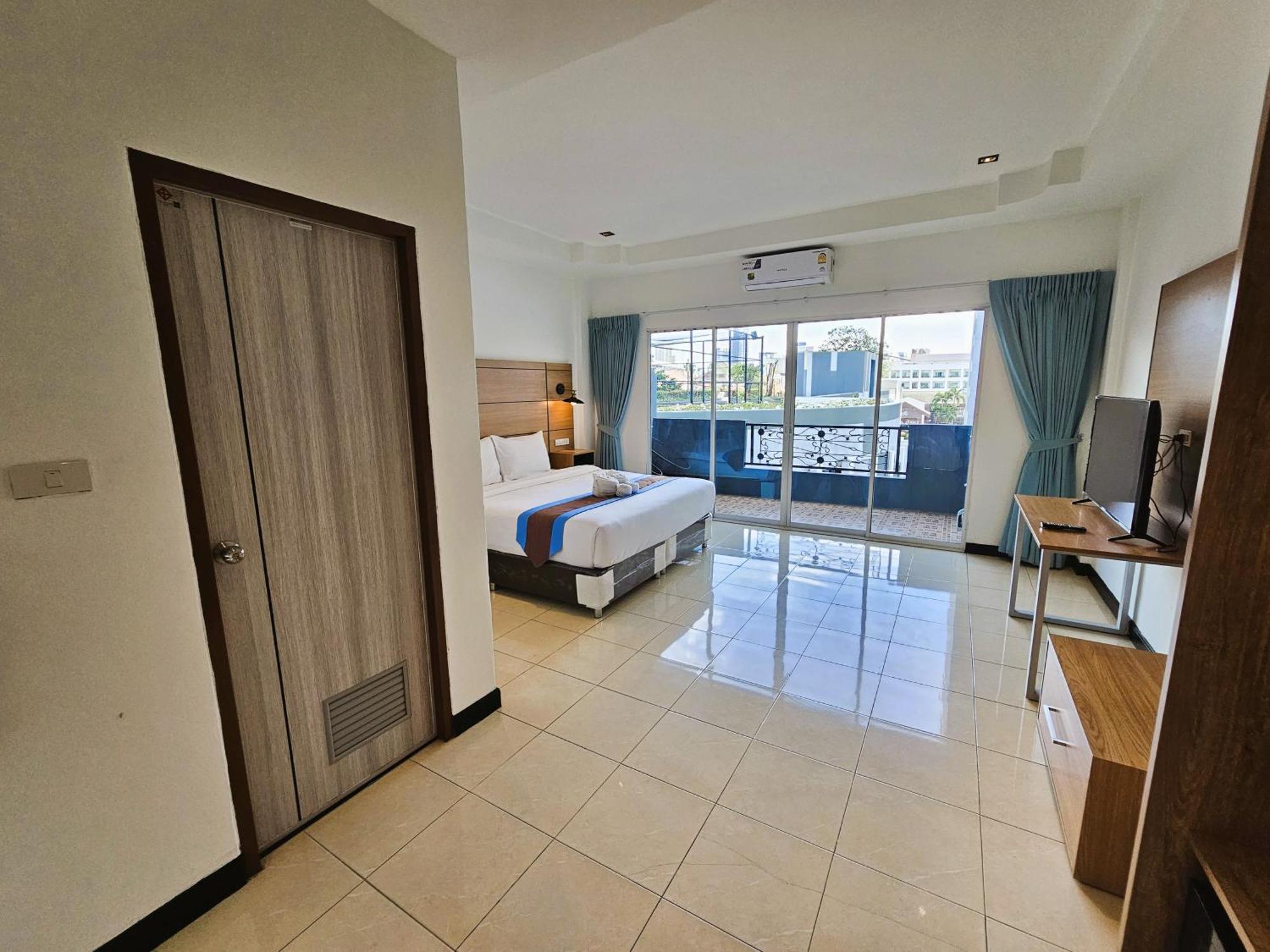 The Base Inn Pattaya Ngoại thất bức ảnh