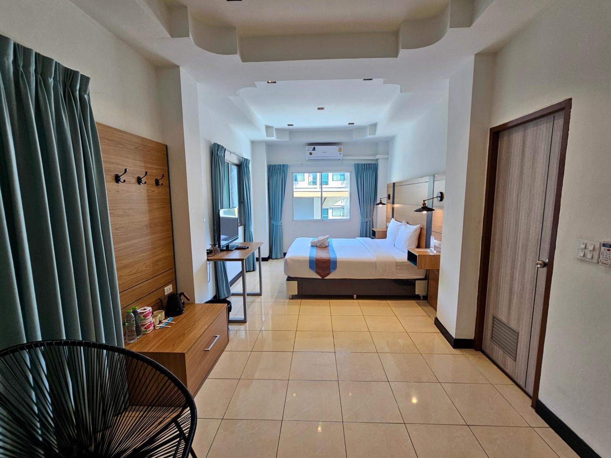 The Base Inn Pattaya Ngoại thất bức ảnh