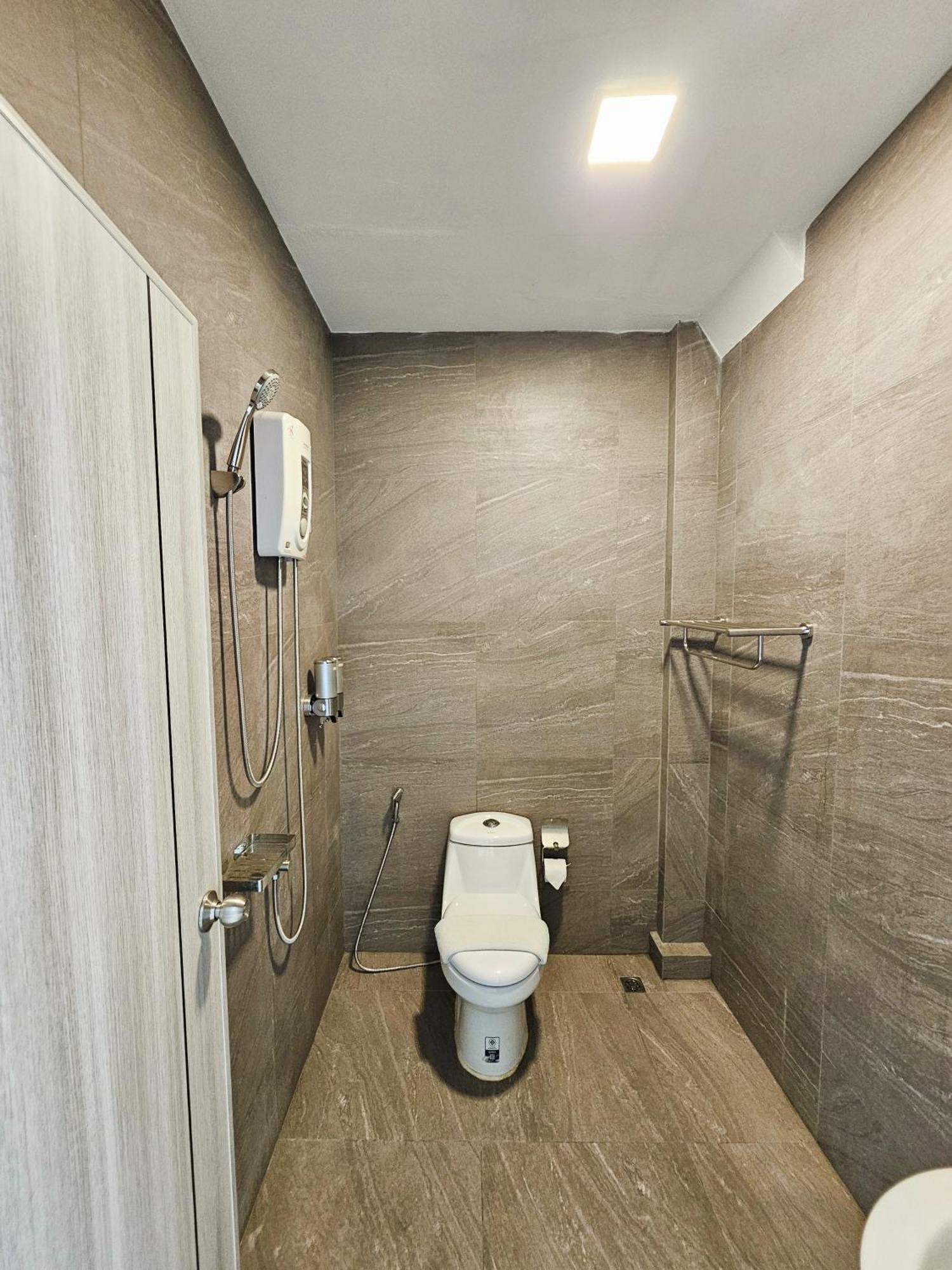 The Base Inn Pattaya Ngoại thất bức ảnh