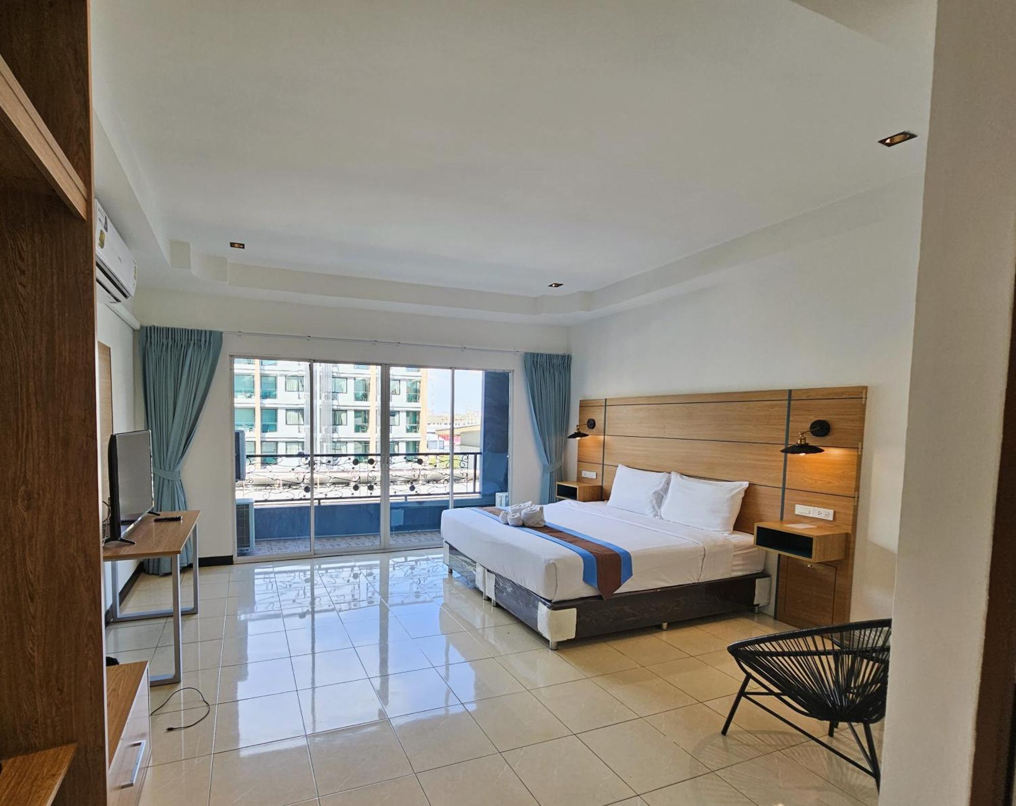 The Base Inn Pattaya Ngoại thất bức ảnh