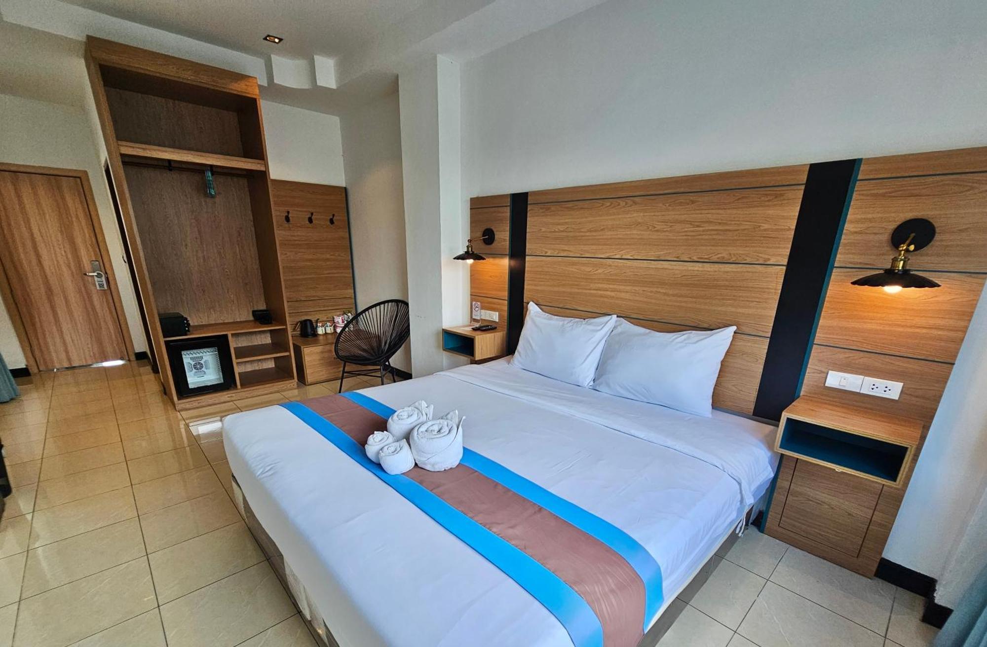 The Base Inn Pattaya Ngoại thất bức ảnh