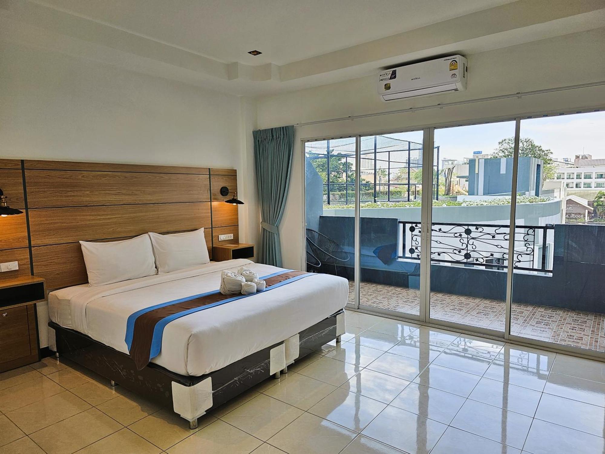 The Base Inn Pattaya Ngoại thất bức ảnh