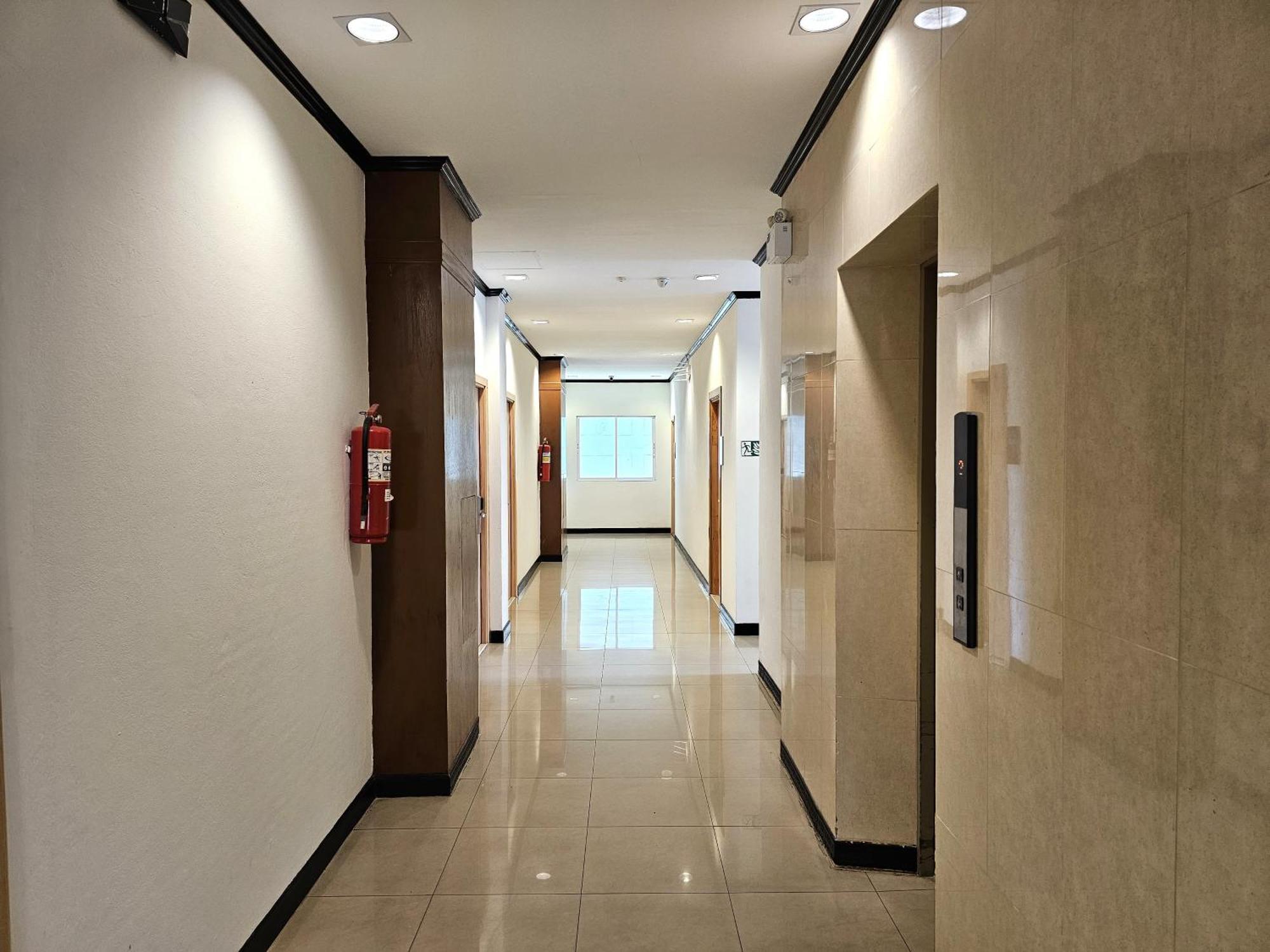 The Base Inn Pattaya Ngoại thất bức ảnh