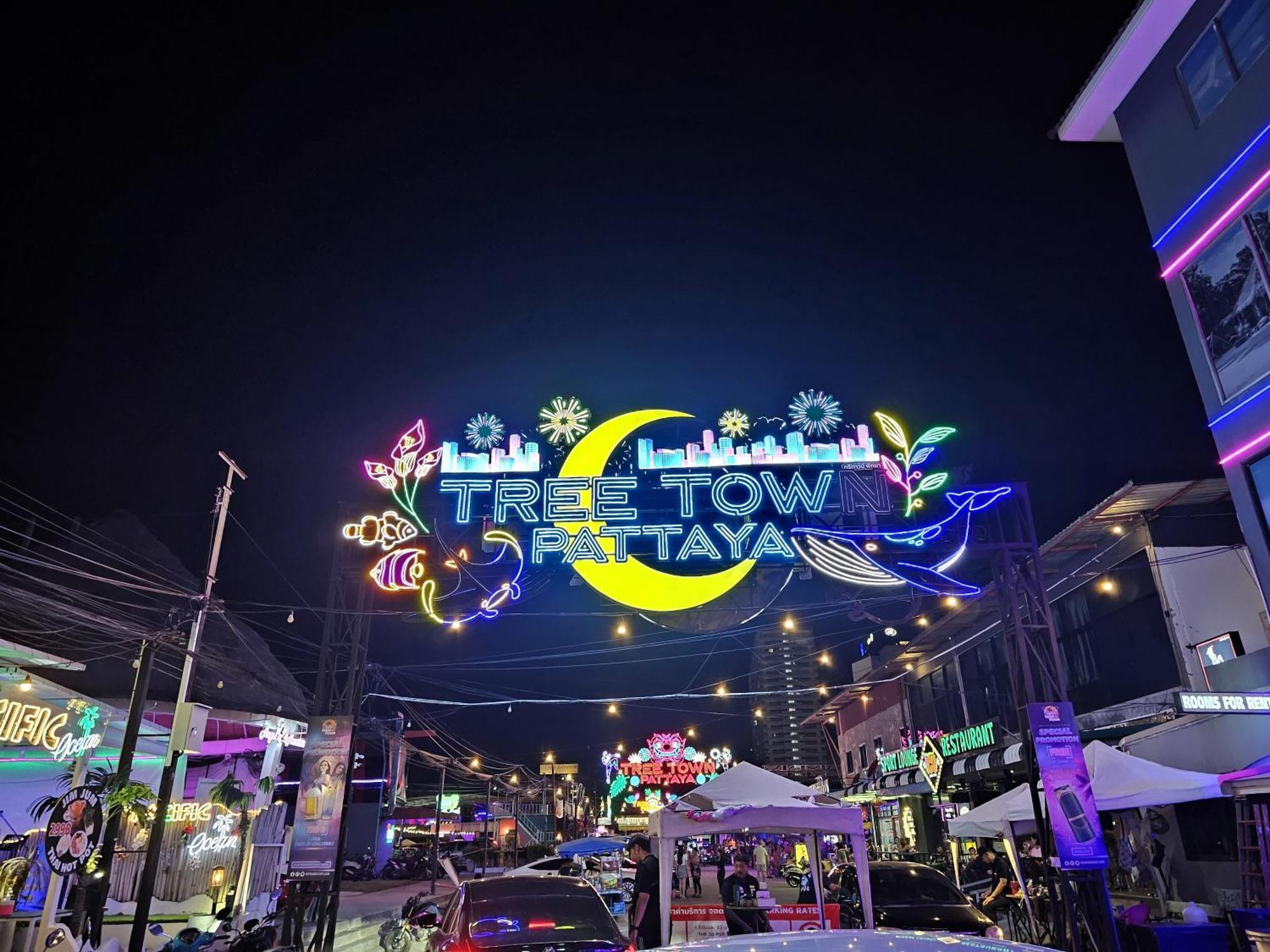 The Base Inn Pattaya Ngoại thất bức ảnh
