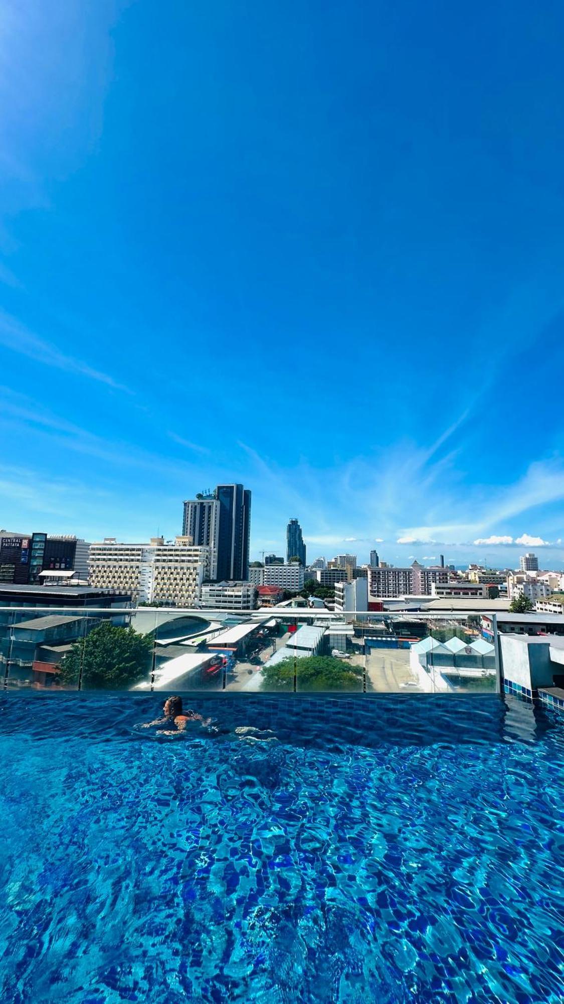 The Base Inn Pattaya Ngoại thất bức ảnh